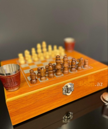 Подарочный набор Шахматы с флягой Девичья башня "Maiden's Tower"